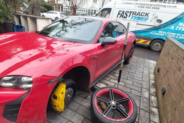 Mobile tyre replacement at home