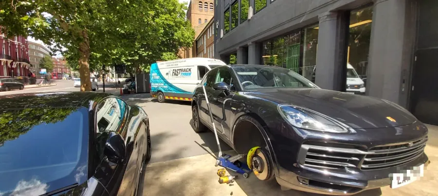 Porsche Cayenne tyre change in central London